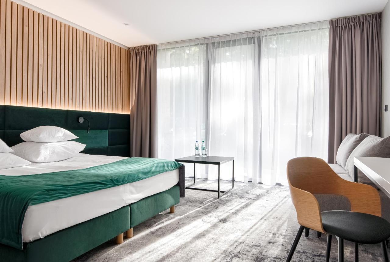 Szumy Park Hotel & Restaurant Susiec エクステリア 写真