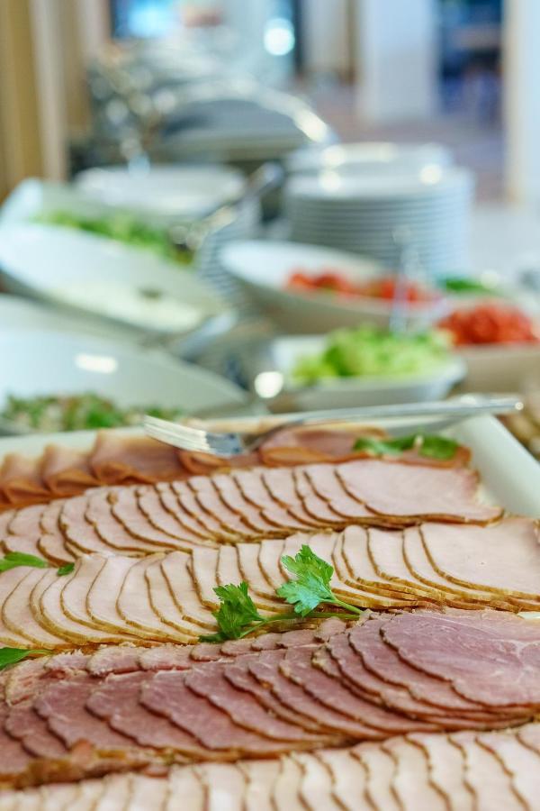 Szumy Park Hotel & Restaurant Susiec エクステリア 写真
