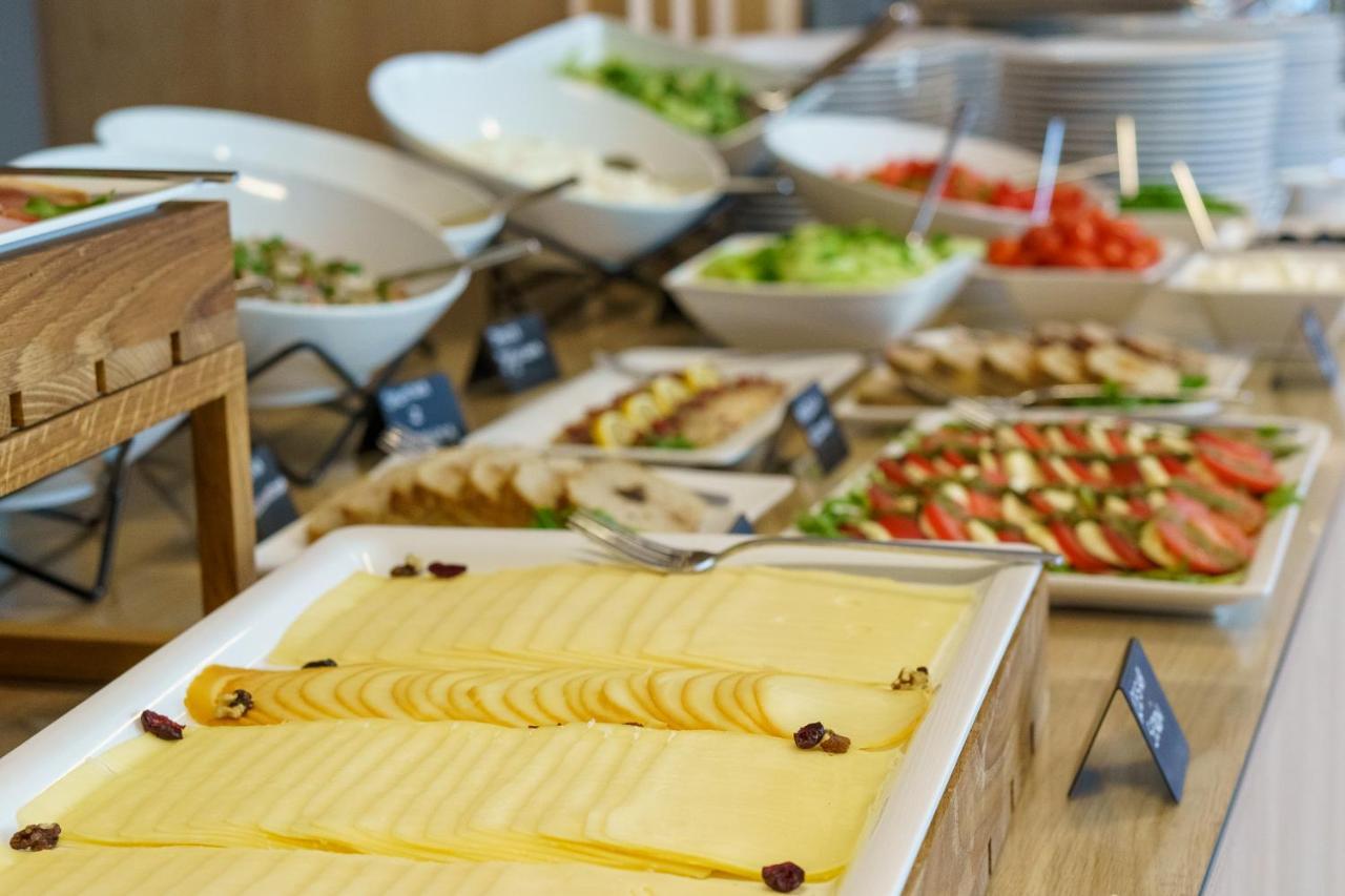 Szumy Park Hotel & Restaurant Susiec エクステリア 写真